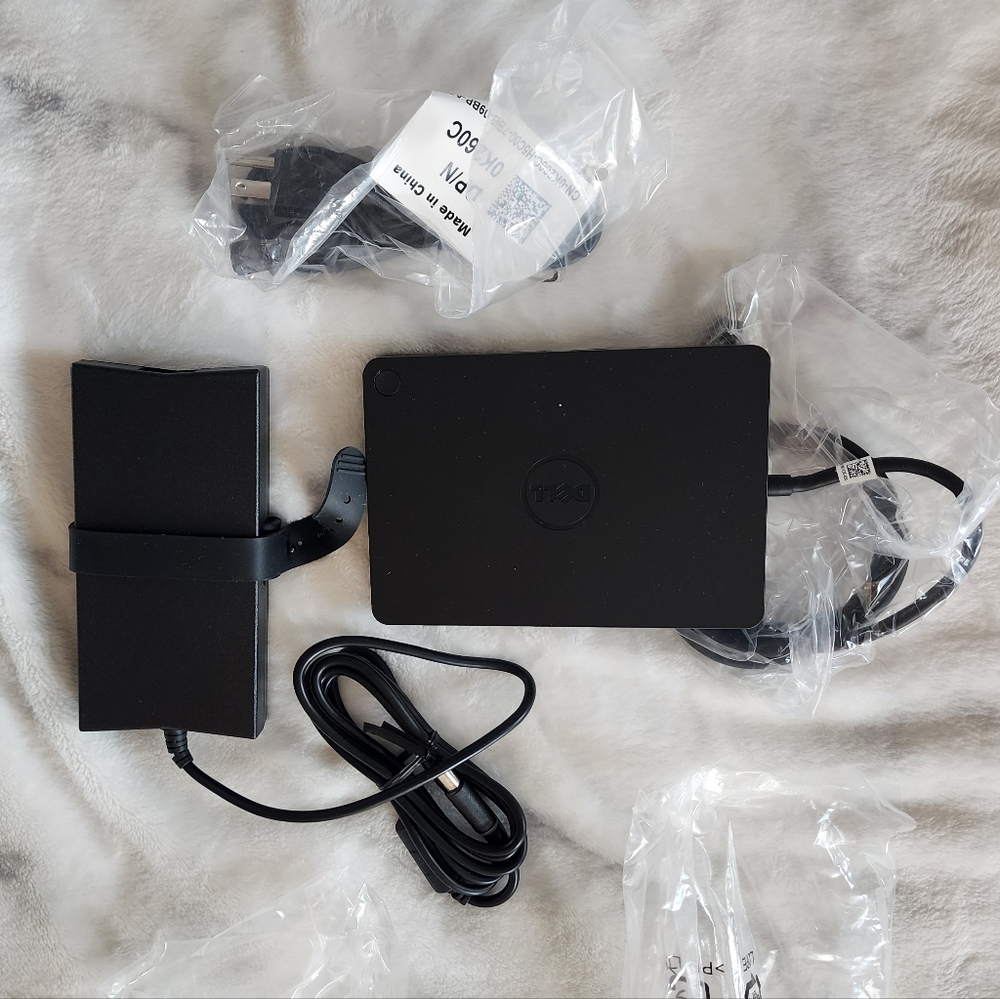 DELL WD15 Thunderbolt USB-C 4K Docking Station W/ 130W Power Adapter NEW